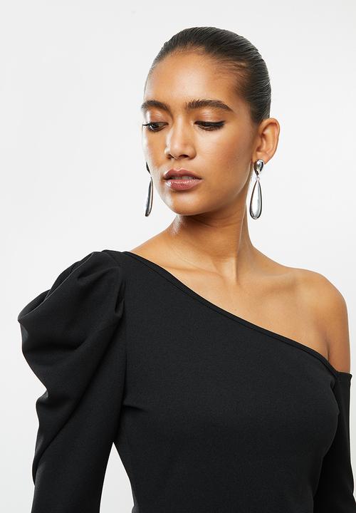 VELVET - Asymmetric carrot sleeve crepe knit top - black