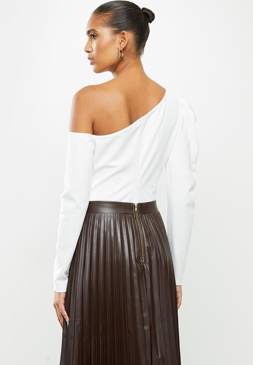 VELVET - Asymmetric carrot sleeve crepe knit top - white 