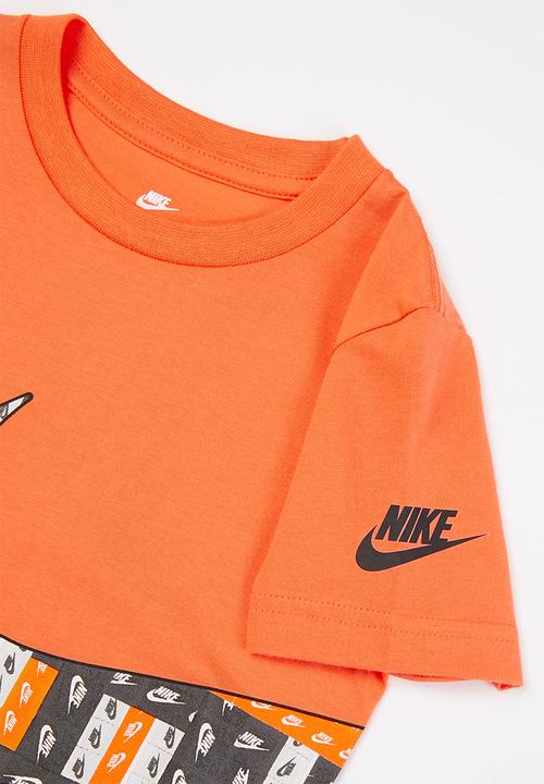 Nike - Lo-fi label wrap swoosh short sleeve tee - orange