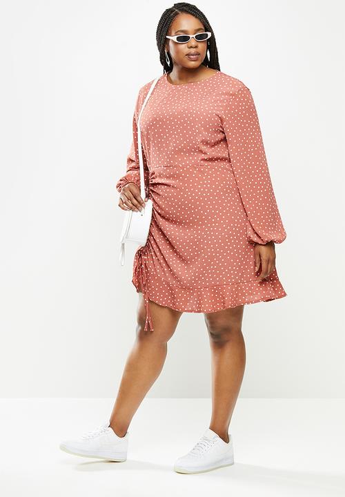 Missguided - Plus size ruched polka dot tea dress - pink & white 