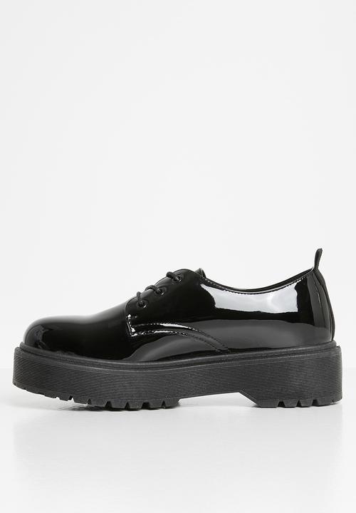 Plum - Thuli lug sole lace up shoe - black