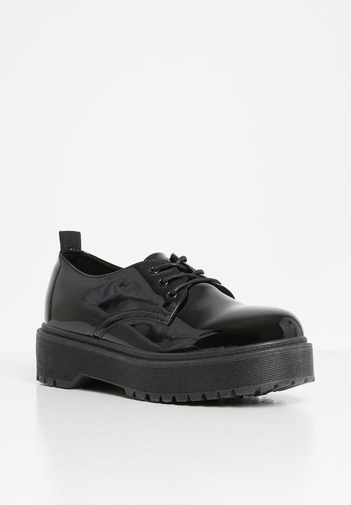 Plum - Thuli lug sole lace up shoe - black