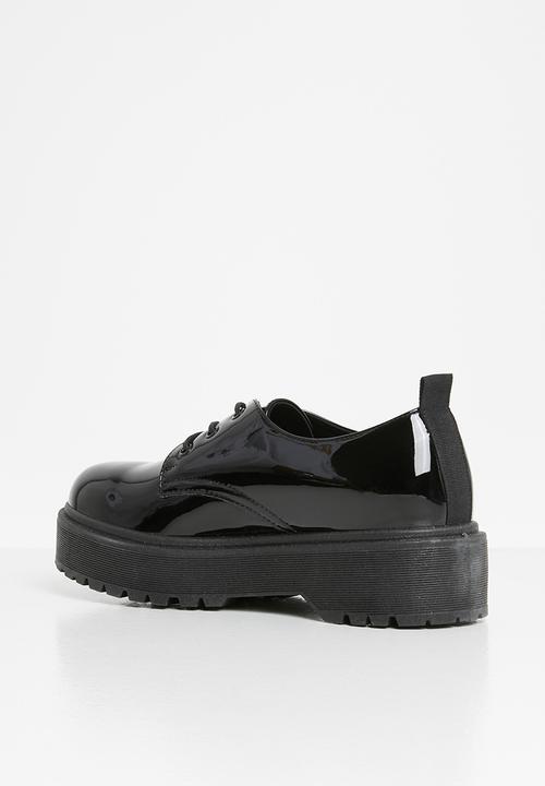 Plum - Thuli lug sole lace up shoe - black