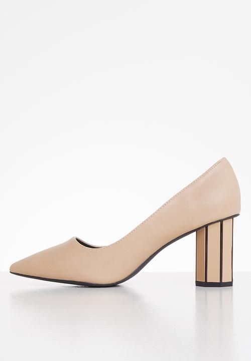 Butterfly Feet - Octavia court - beige