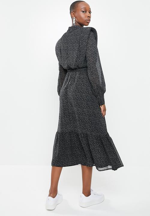 Missguided - Hi neck shoulder pad midi dress long sleeve star - black