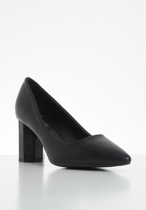 Butterfly Feet - Octavia court - black