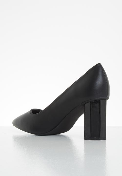 Butterfly Feet - Octavia court - black