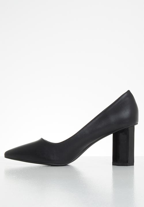 Butterfly Feet - Octavia court - black