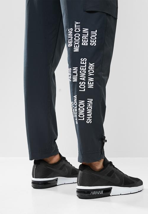 Nike - Nsw woven cargo pant - black