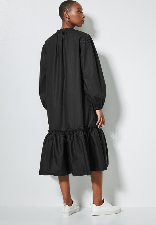 Superbalist - Formal tiered dress with pie crust neckline - black