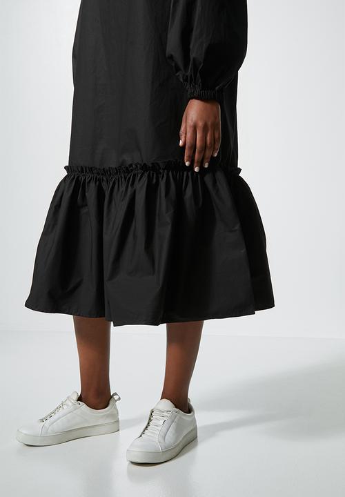 Superbalist - Formal tiered dress with pie crust neckline - black