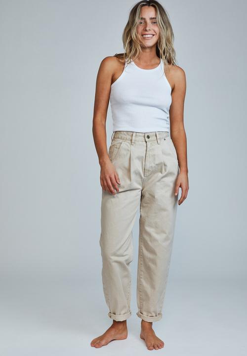 Cotton On - Slouch mom jeans - sandstone pleat