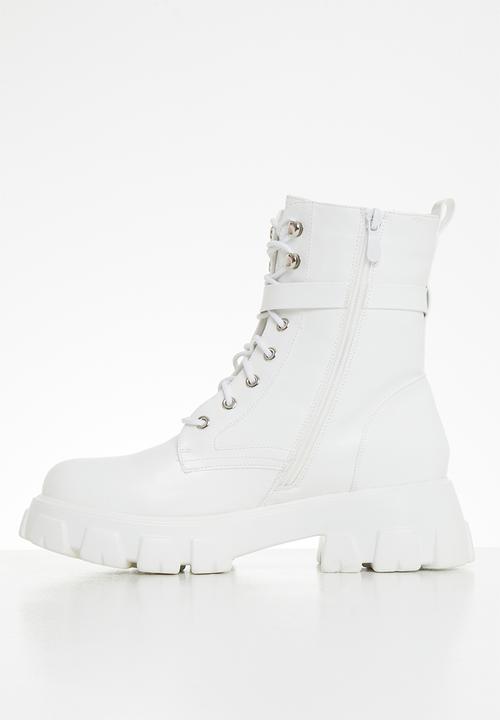 Plum - Skylar chunky ankle boot with removable pouch - white