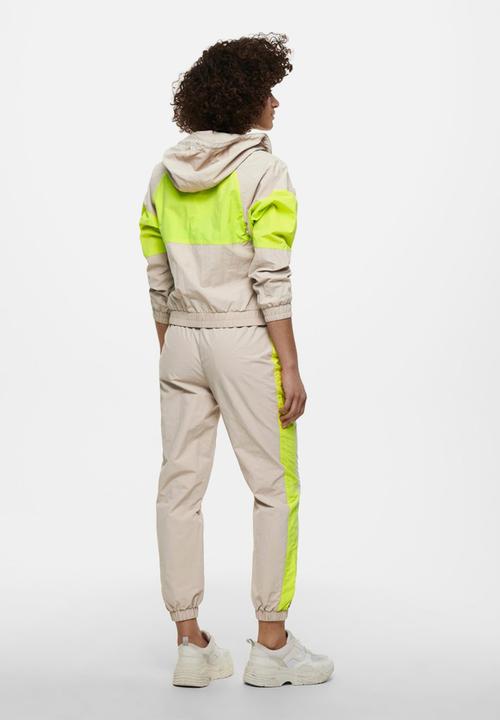 Jacqueline de Yong - Neo long sleeve anorak - chateau gray w/limeade