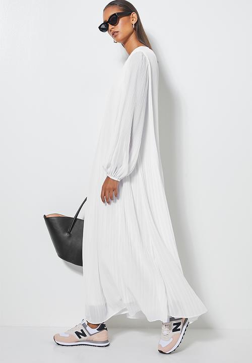 Superbalist - The ultimate pleated maxi dress - white