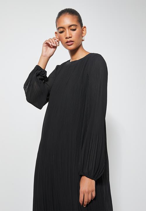Superbalist - The ultimate pleated maxi dress - black
