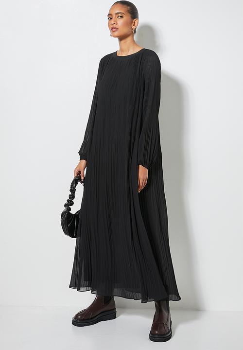 Superbalist - The ultimate pleated maxi dress - black