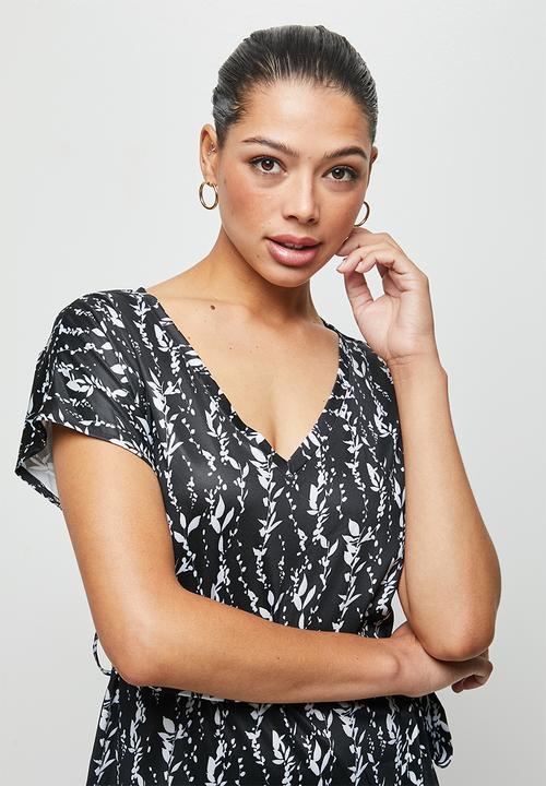 edit - V-neck Tee Dress - black