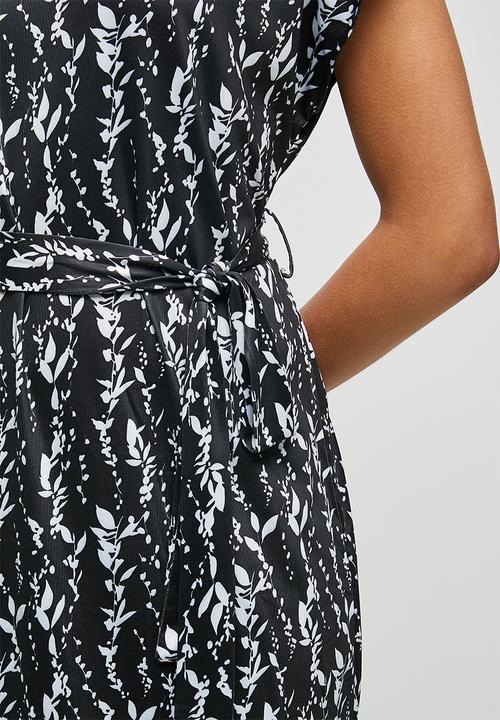 edit - V-neck Tee Dress - black