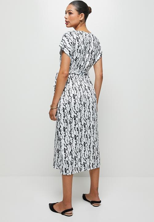 edit - V-neck Tee Dress - white 
