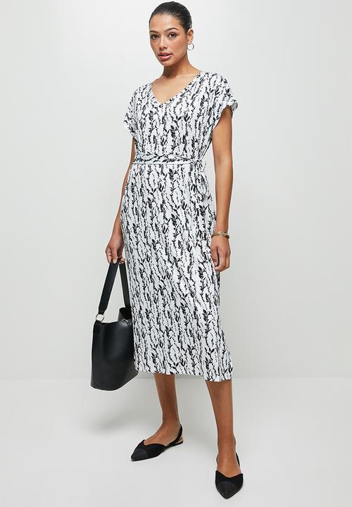 edit - V-neck Tee Dress - white 