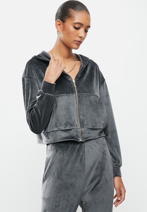VELVET - Plush velvet cropped hoodie - grey