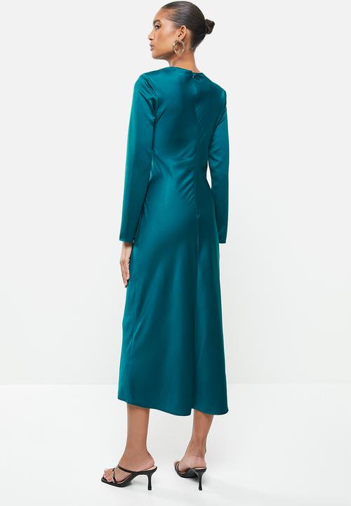 VELVET - Long sleeve satin slip midi dress with shoulder pads - blue