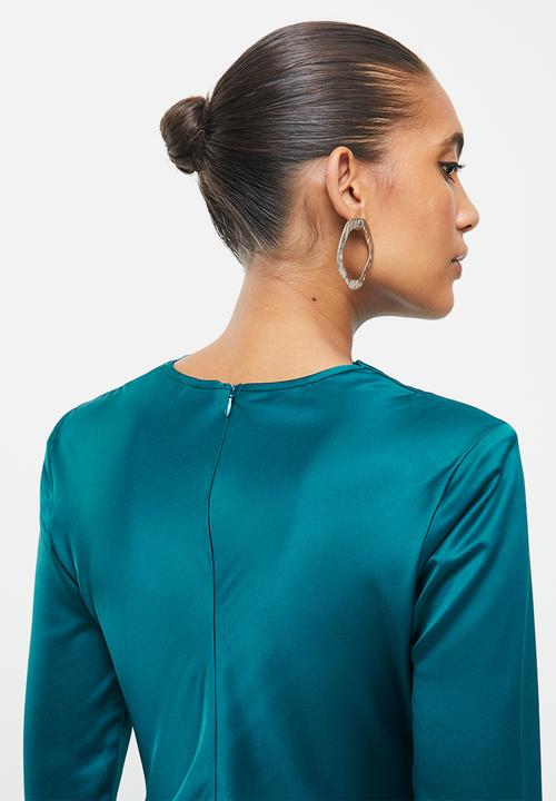 VELVET - Long sleeve satin slip midi dress with shoulder pads - blue