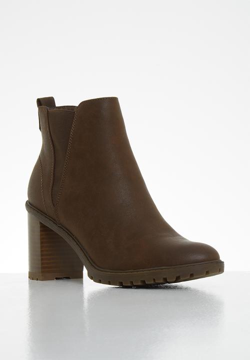 Miss Black - Omega ankle boot - chocolate