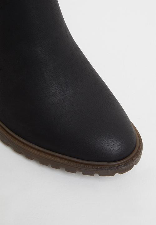 Miss Black - Omega ankle boot - black