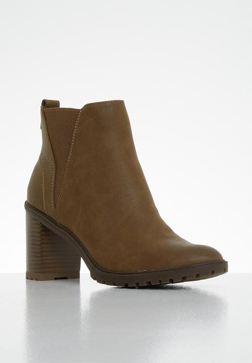 Miss Black - Omega ankle boot - tan