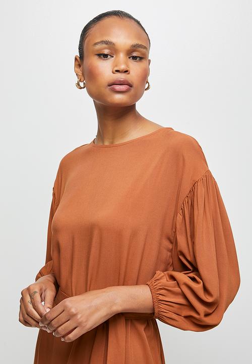 edit - Balloon sleeve belted column dress - brown