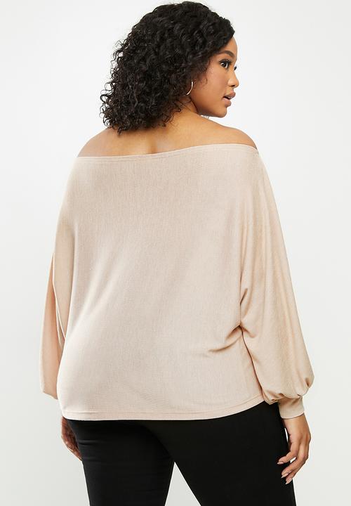 Blake - Slashoff shoulder soft touch top - beige 