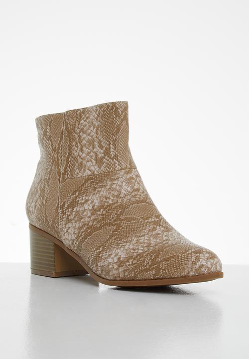 edit - Josie ankle boot - brown 