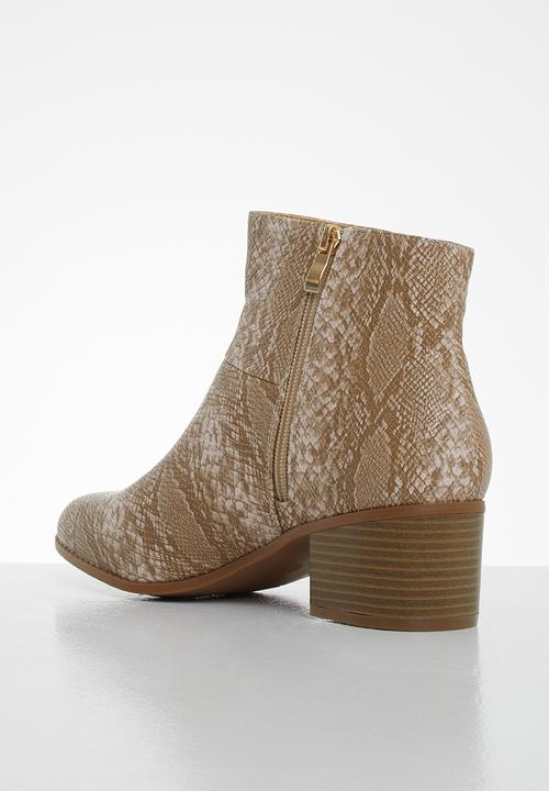 edit - Josie ankle boot - brown 