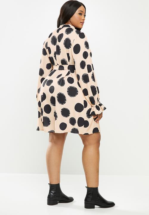Me&B - Plus pleated neck swing dress - beige & black