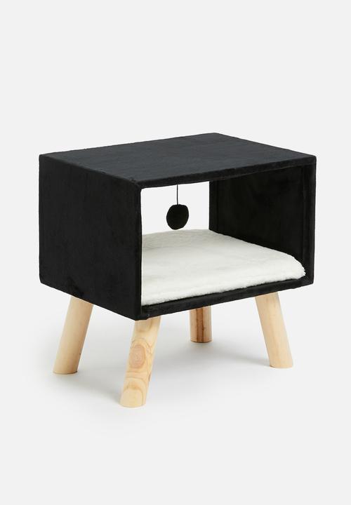 Sixth Floor - Astro cat lounge - black & white