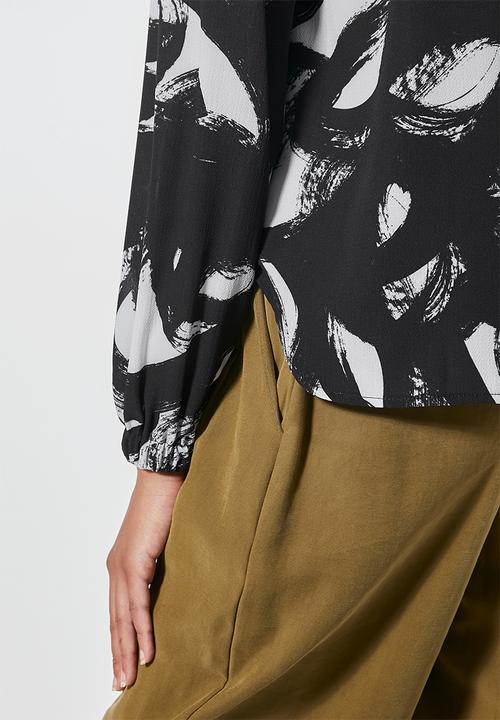 Superbalist - Funnel neck shell - 	black & white 