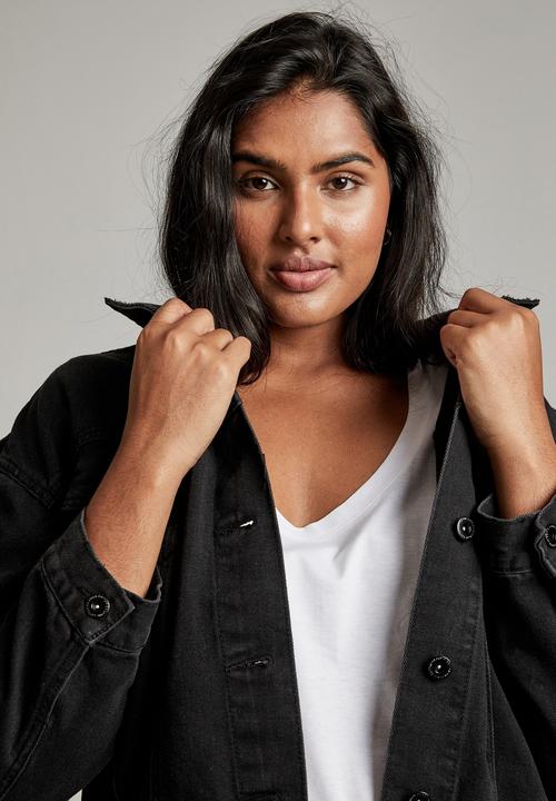Cotton On - Curve 90s baggy denim jacket - midnight black