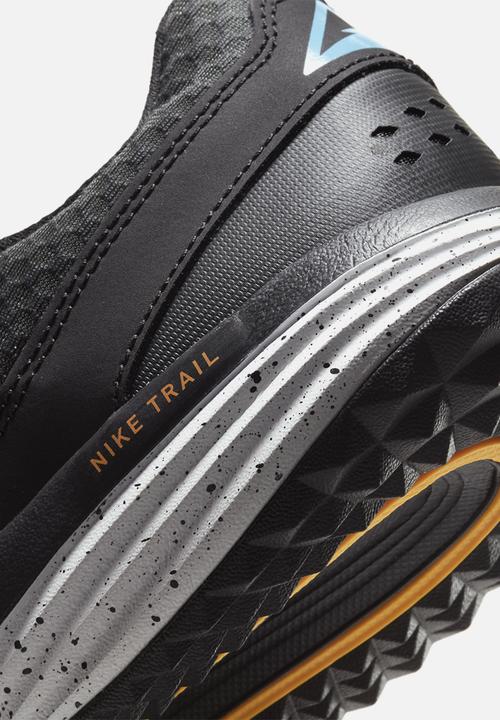 Nike - Juniper trail - off noir/dark sulfur-black-pure platinum