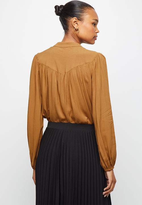 edit - Mandarin gauged neck shirt - tan