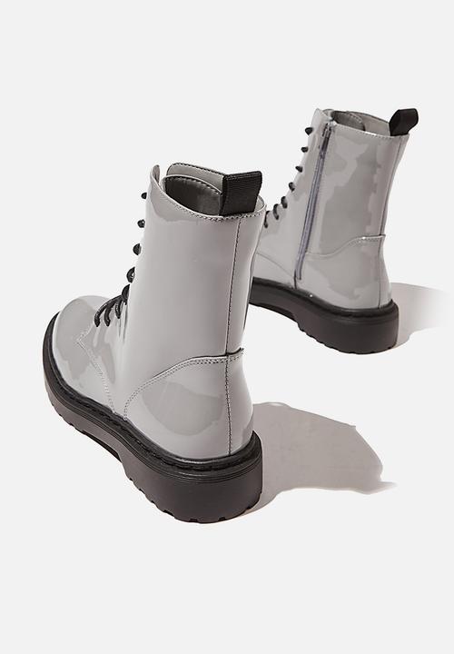 Cotton On - Freda combat lace up boot - grey patent