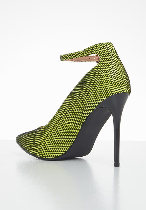 Plum - Ruby ankle strap court - yellow