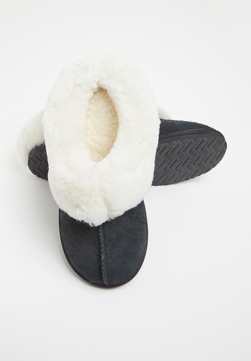 Karu - Sleek suede wool inner slipper - black