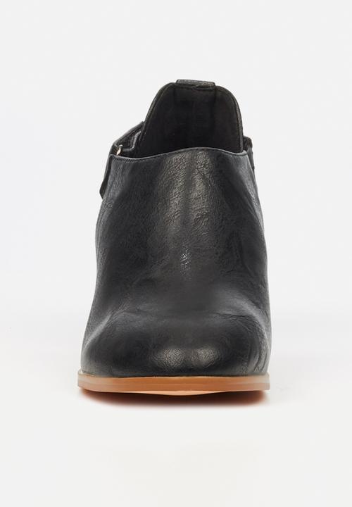 Butterfly Feet - Capricorn bootie - black