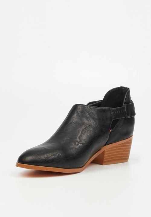 Butterfly Feet - Capricorn bootie - black