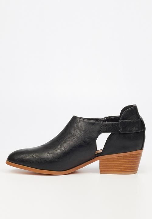 Butterfly Feet - Capricorn bootie - black