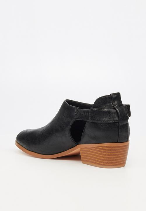 Butterfly Feet - Capricorn bootie - black