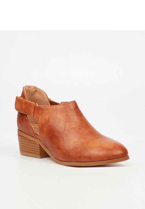 Butterfly Feet - Capricorn bootie - tan