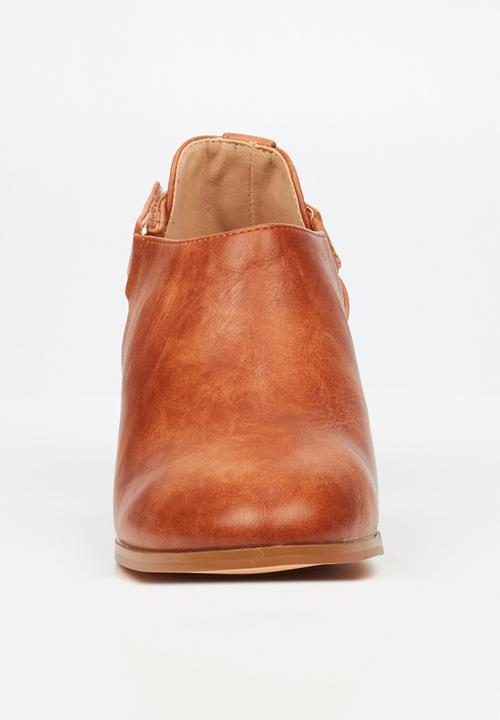 Butterfly Feet - Capricorn bootie - tan